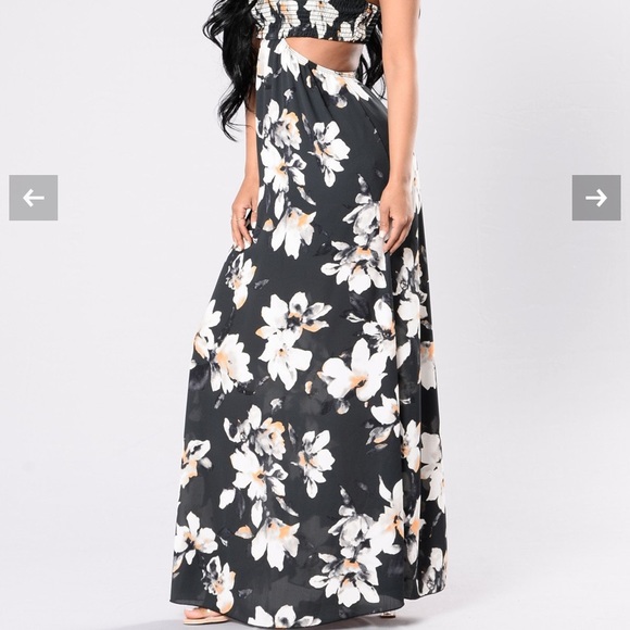 Open waist and back flowy floral maxi dress - Picture 4 of 8